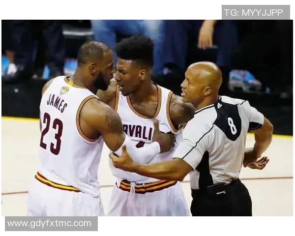 成都篮球队配合问题引发热议球迷与专家各执己见探讨战术调整 成都篮球队配合问题引发热议球迷与专家各执己见探讨战术调整